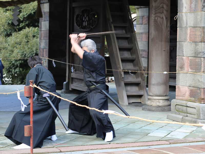 尾山神社 神門 木刀を使った形仕合 "太刀打之位"